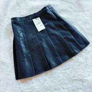 NWT zara Pleated Skirt size 11/12 (J)